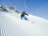 Ski Alpin Skifahrer auf der perfekt präparierten Piste in Galtür
