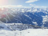 Winterurlaub in den Alpen mit Blick auf Heiligenblut