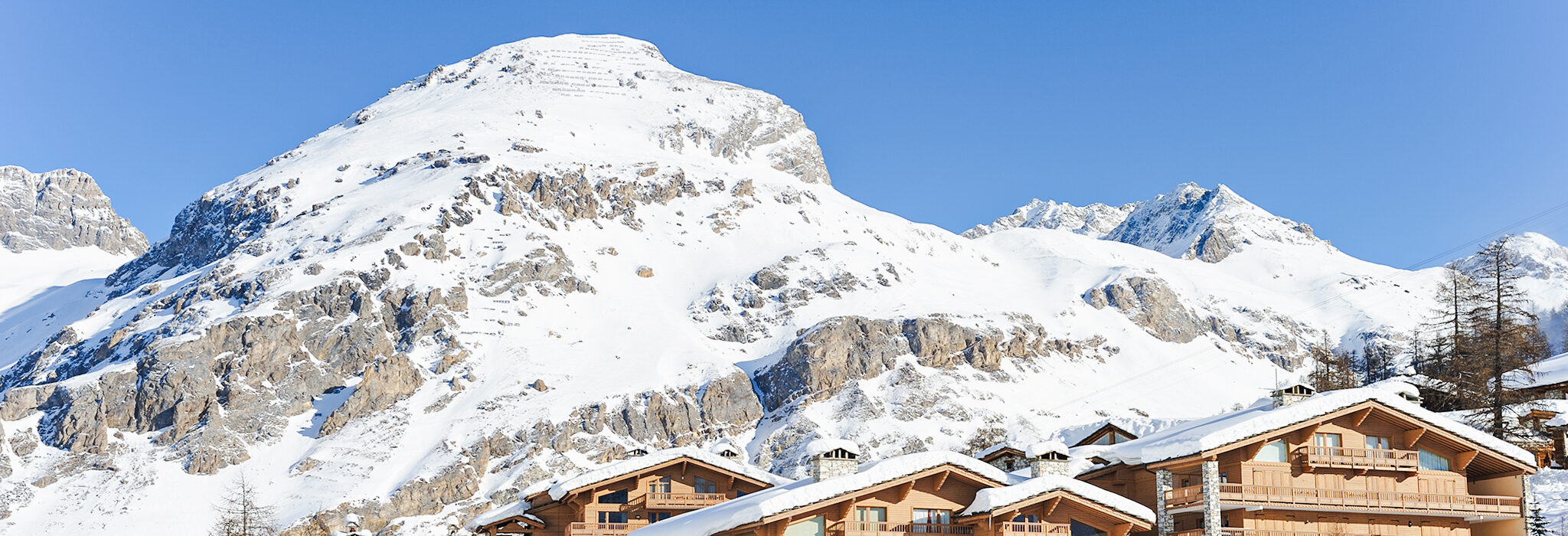 Gemütliche Skihütten in den Bergen